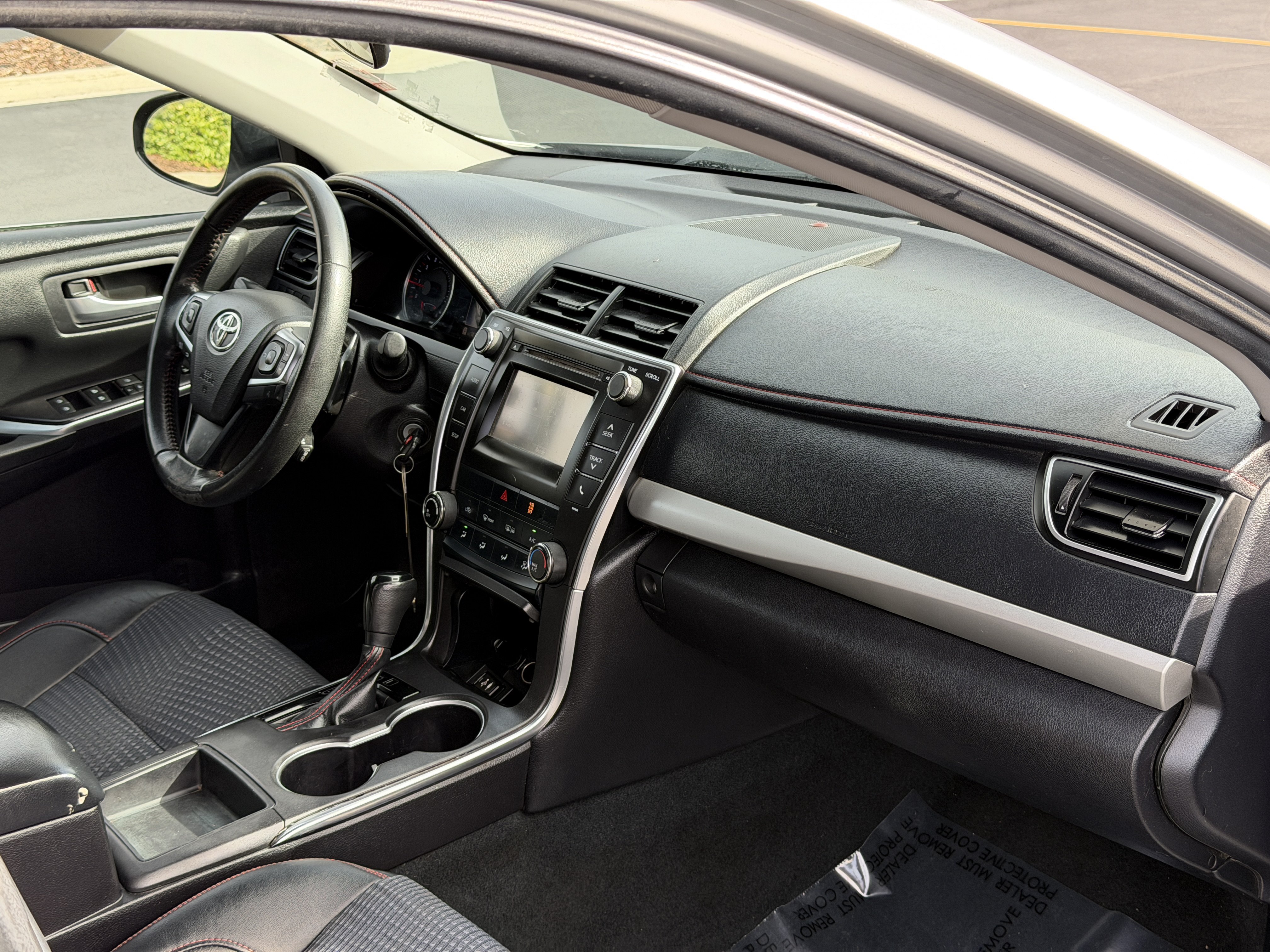 Used 2015 Toyota Camry SE FWD image 19