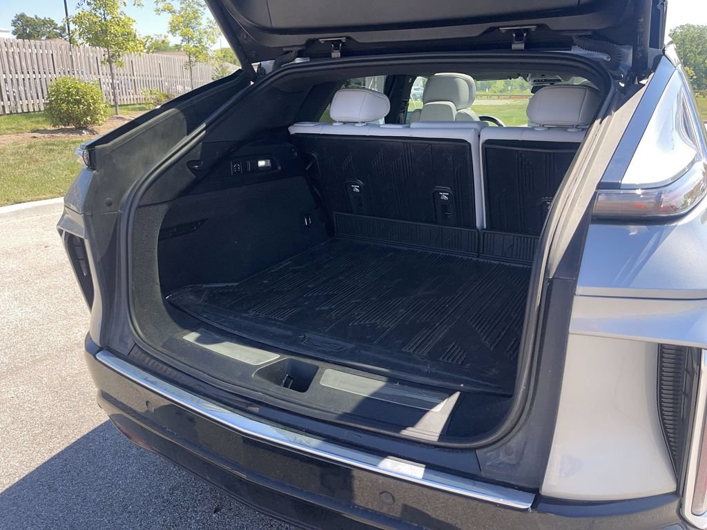 Certified 2024 Cadillac Lyriq Luxury AWD/4WD image 6