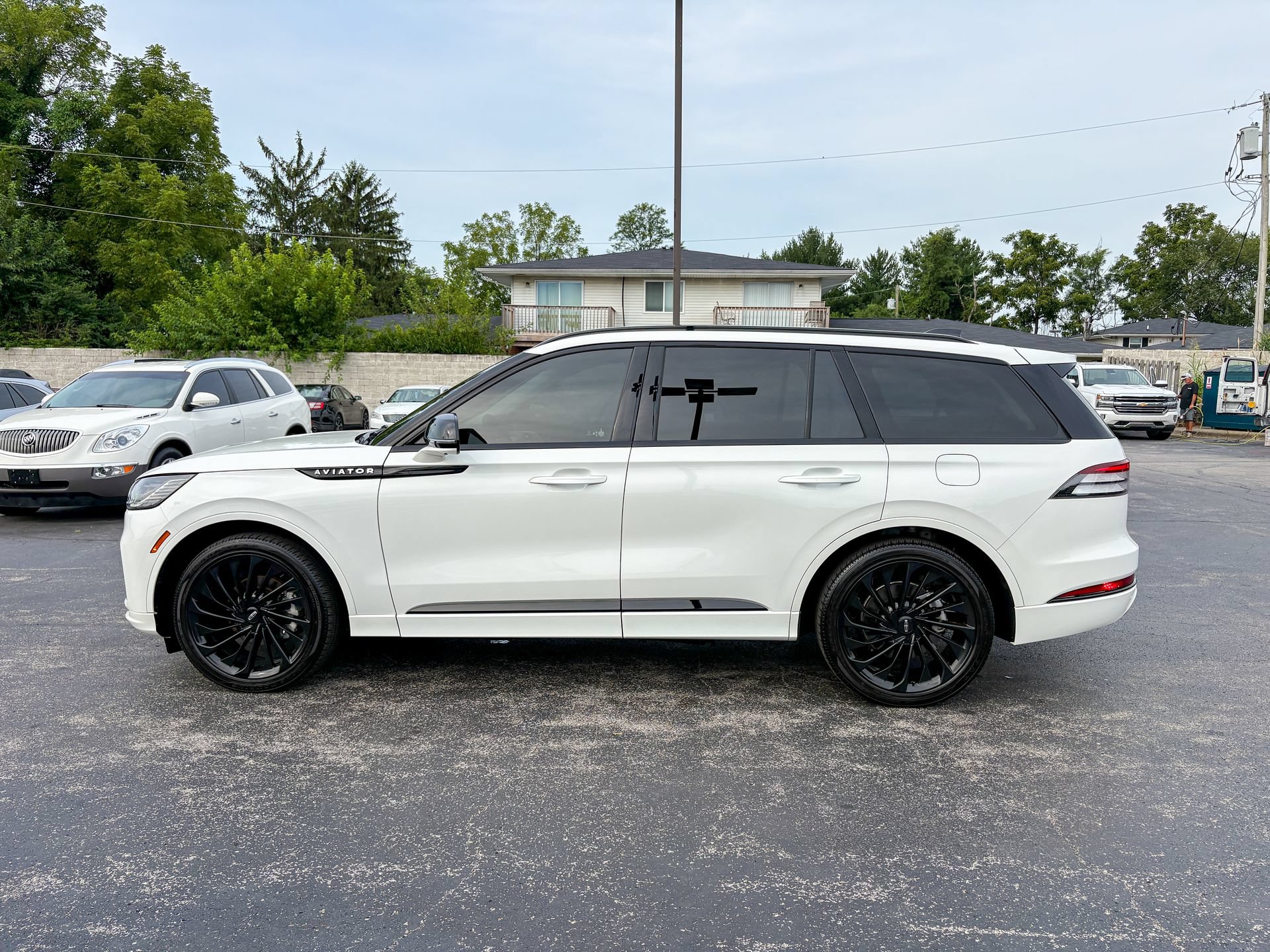 Used 2025 Lincoln Aviator Reserve w/ Luxury Package RWD image 8