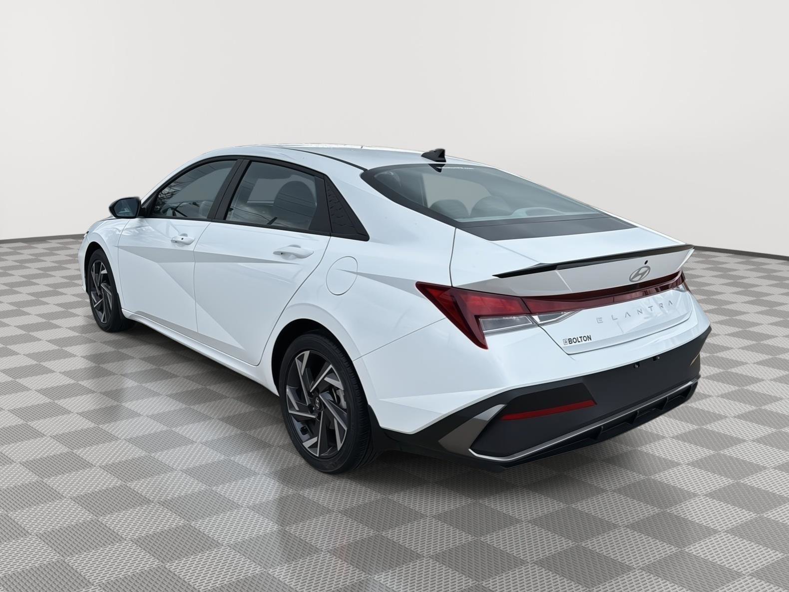 Used 2025 Hyundai Elantra Sport image 3