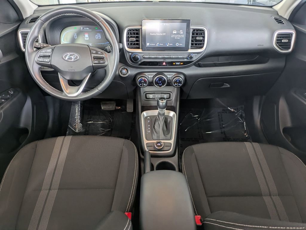 Used 2025 Hyundai Venue SEL FWD image 24