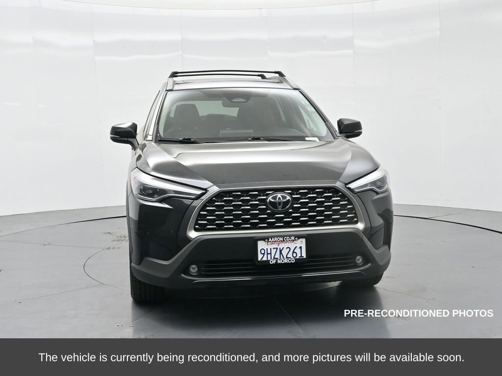 Used 2023 Toyota Corolla Cross XLE image 3