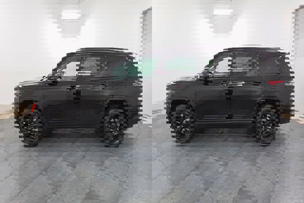 New 2025 Jeep Grand Cherokee L Limited w/ Luxury Tech Group II image 2