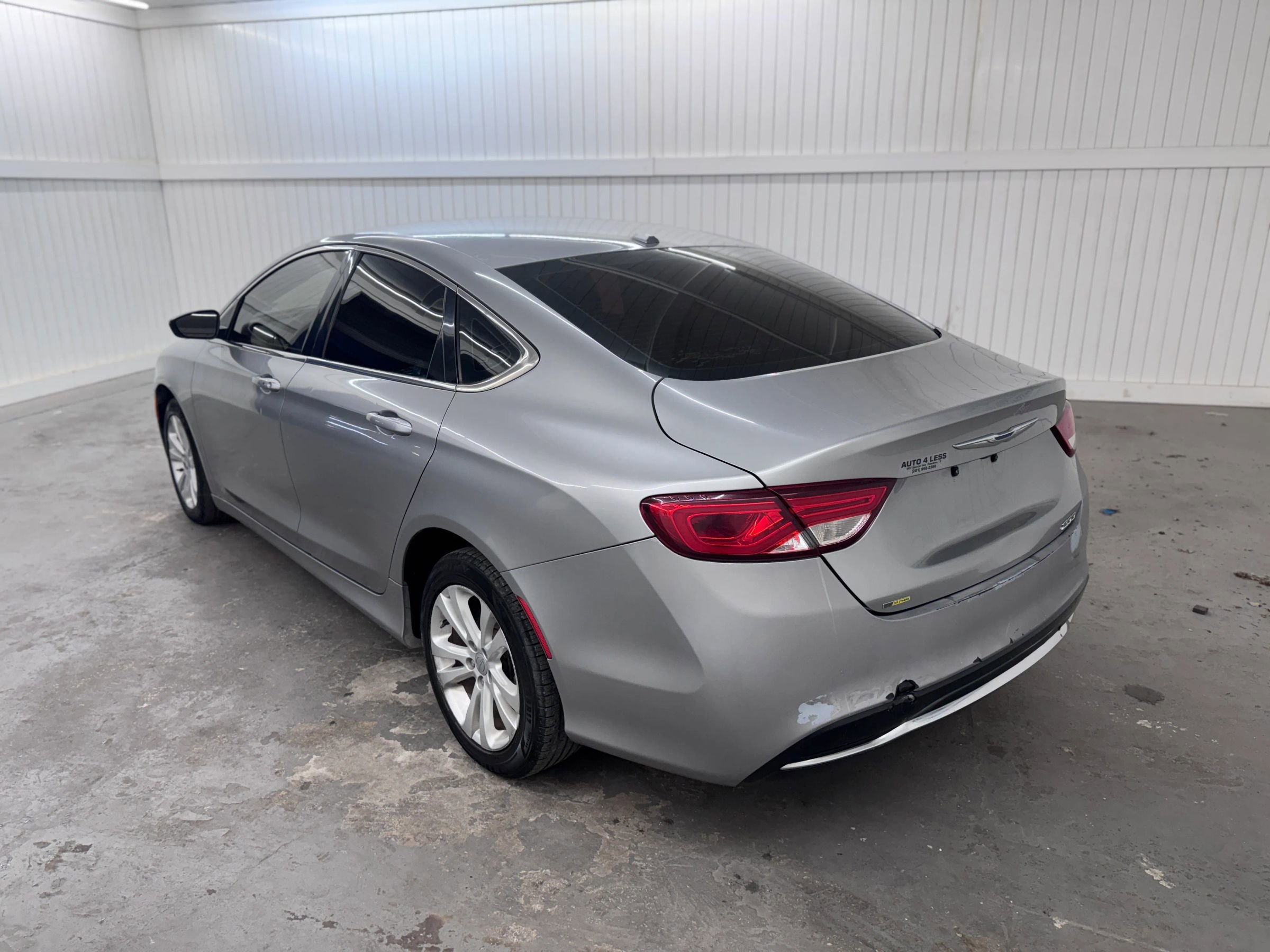 Used 2015 Chrysler 200 Limited w/ Convenience Group image 7