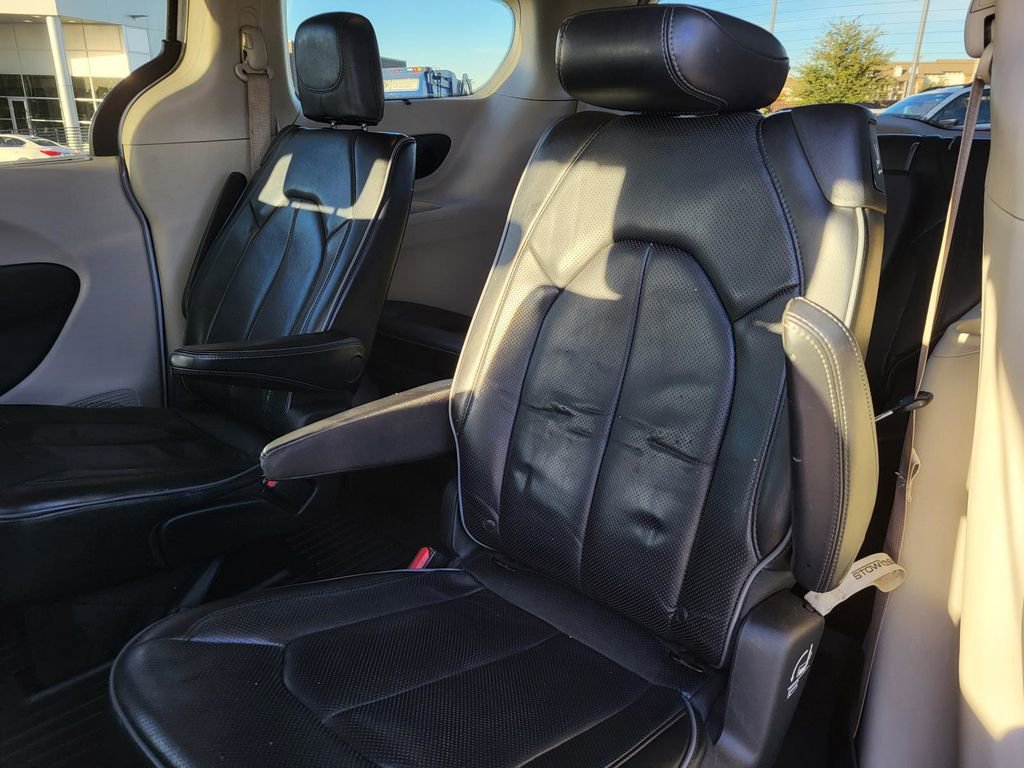 Used 2018 Chrysler Pacifica Limited image 14