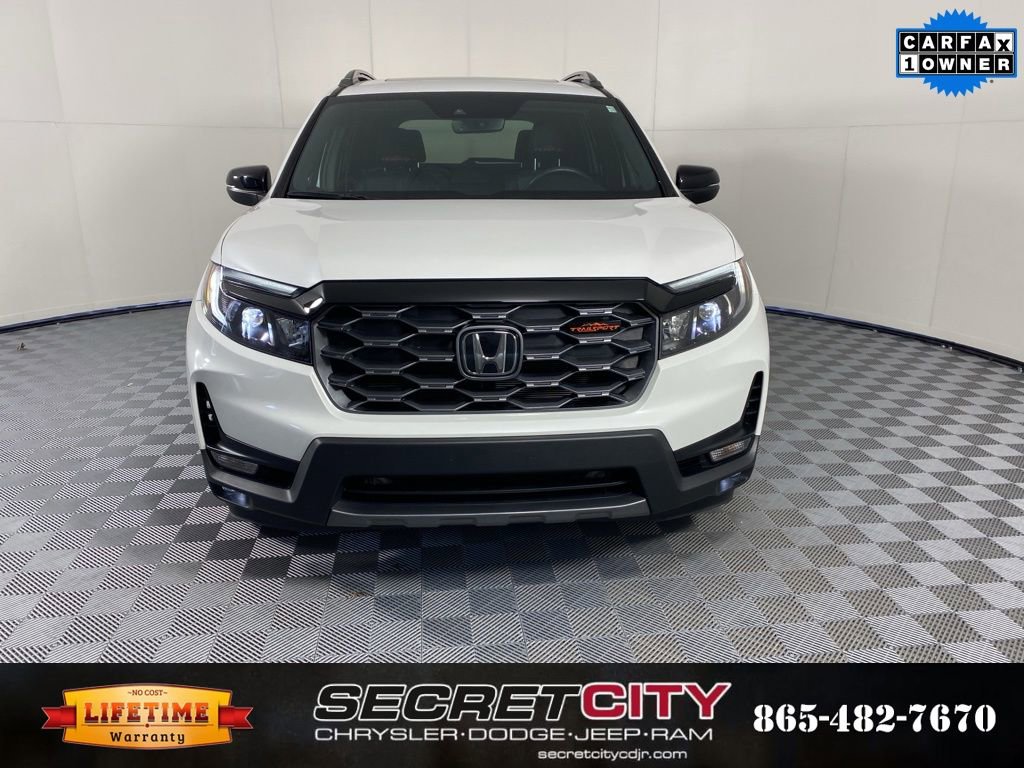 Used 2024 Honda Passport TrailSport image 2