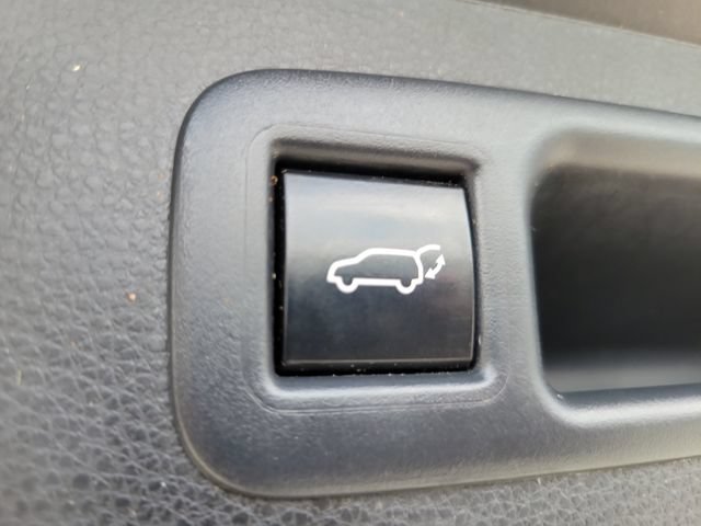 Used 2023 Toyota Highlander XLE AWD/4WD image 10
