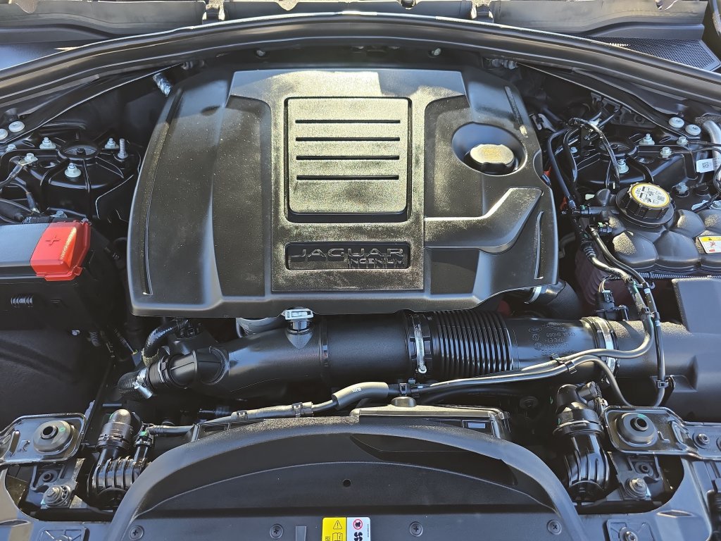 Certified 2025 Jaguar F-PACE R-Dynamic S AWD/4WD image 31