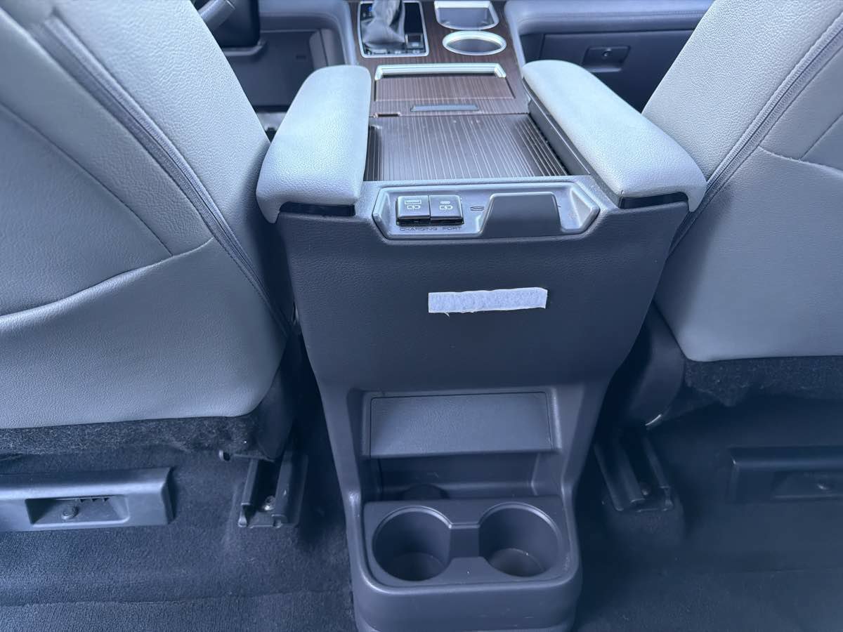 Used 2024 Toyota Sienna XLE FWD image 44