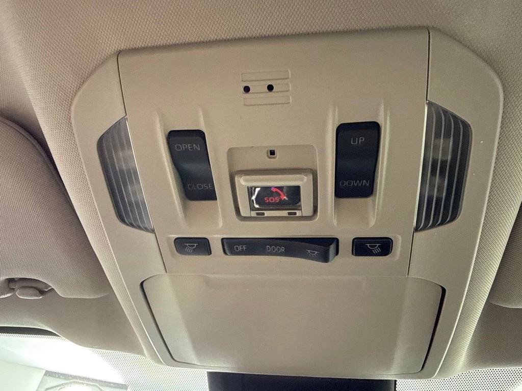 Used 2020 Toyota Highlander Limited FWD image 28