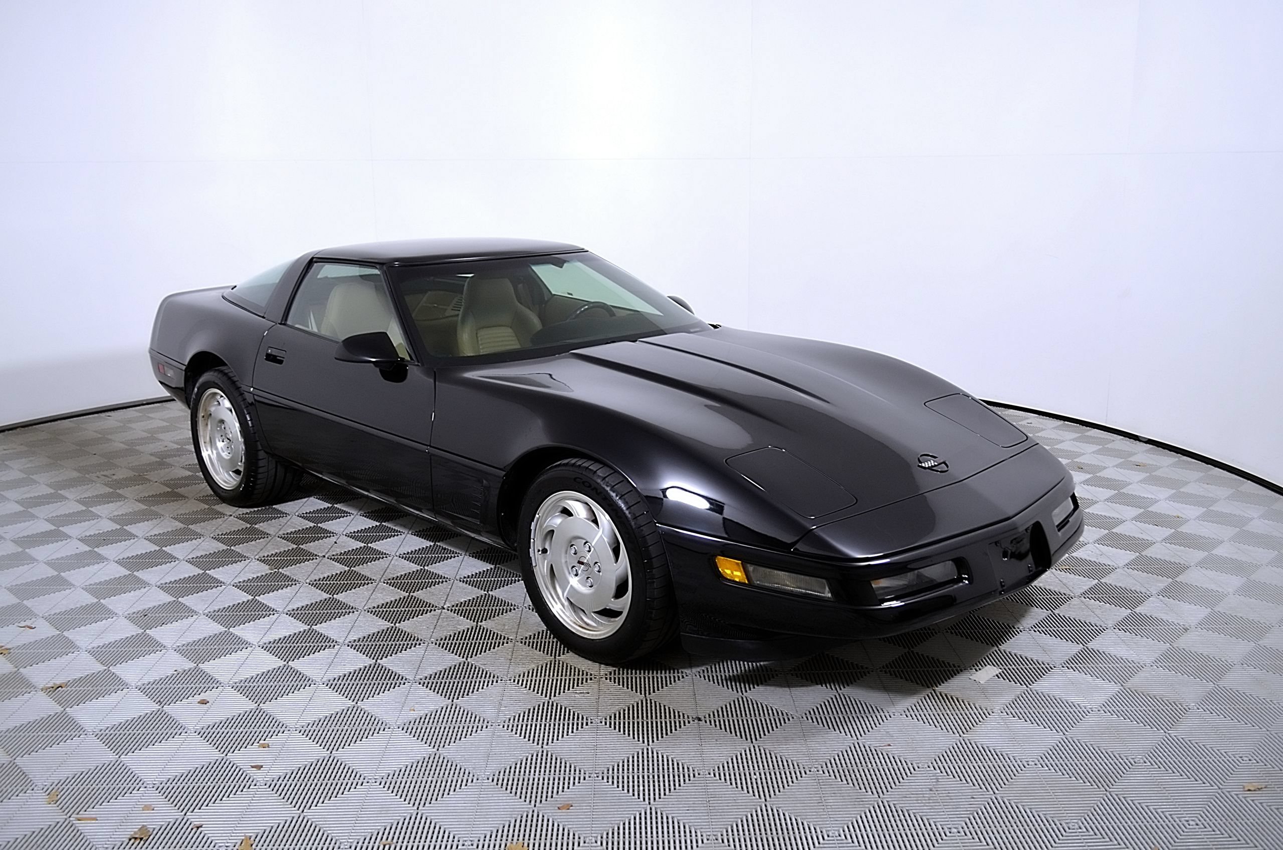 Used 1996 Chevrolet Corvette Coupe RWD image 6