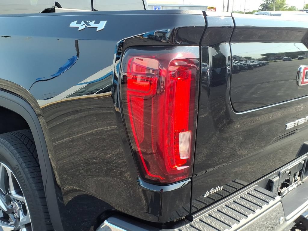 Used 2022 GMC Sierra 1500 SLT w/ SLT Premium Plus Package AWD/4WD image 29