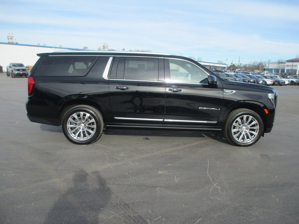 Certified 2023 GMC Yukon XL Denali image 4