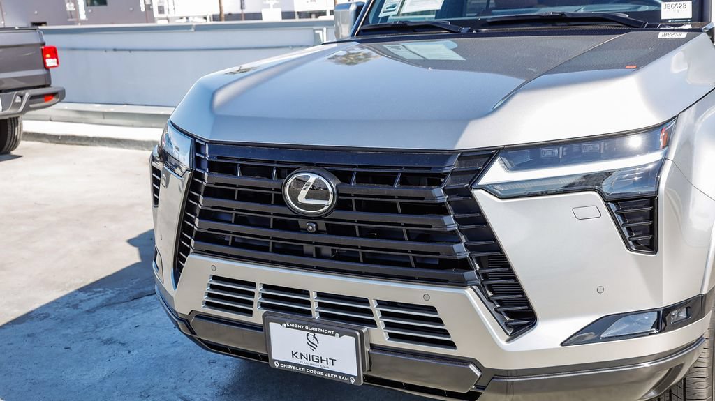 Used 2025 Lexus GX 550 w/ Cold Area Package AWD/4WD image 6