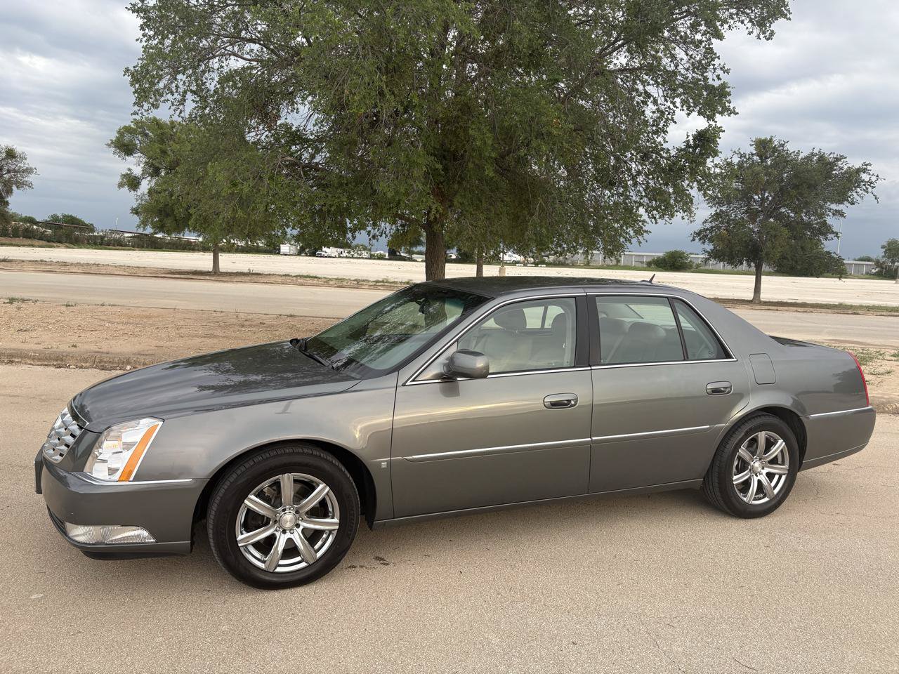 Used 2006 Cadillac DTS FWD image 4