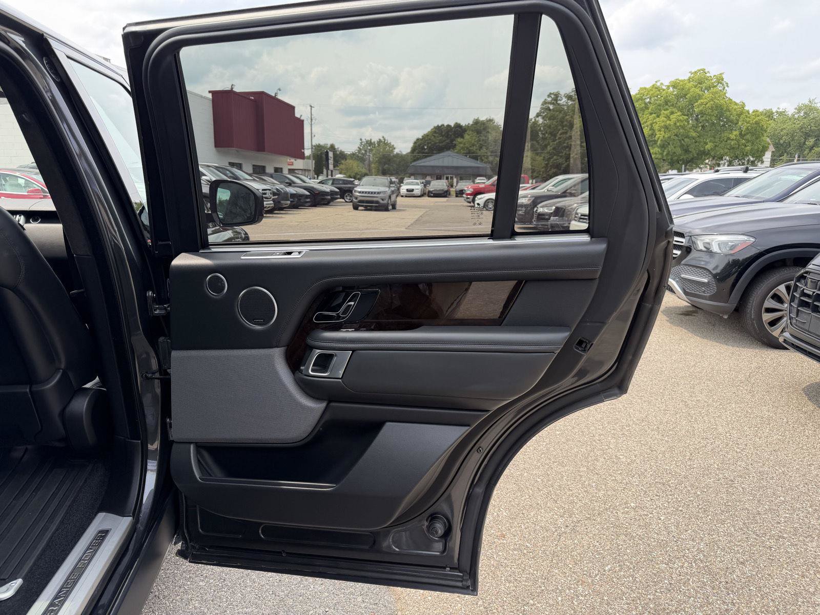 Used 2019 Land Rover Range Rover Long Wheelbase Supercharged AWD/4WD image 34