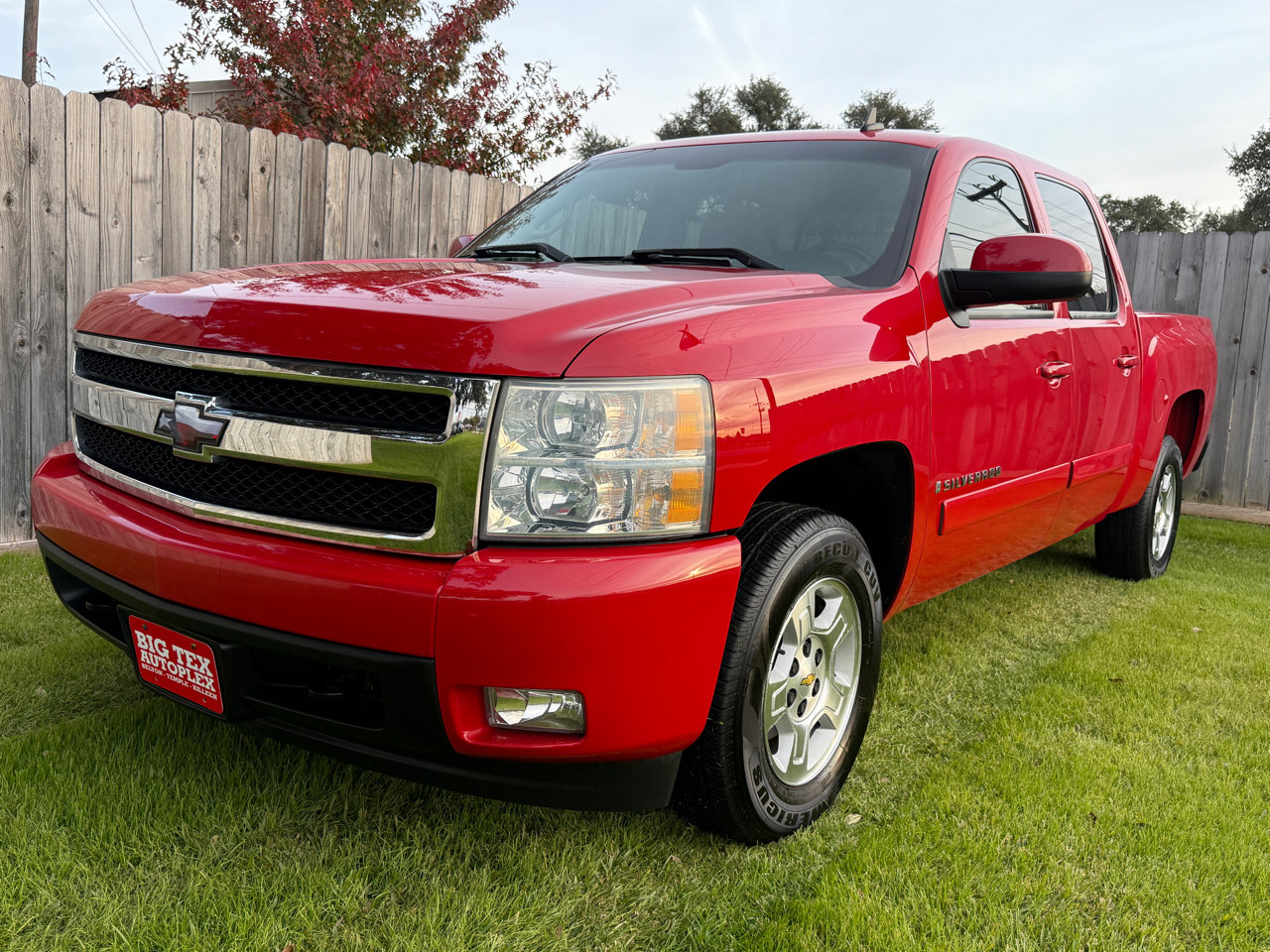 Used 2008 Chevrolet Silverado 1500 LTZ w/ EZ-Lift Tailgate Package image 4