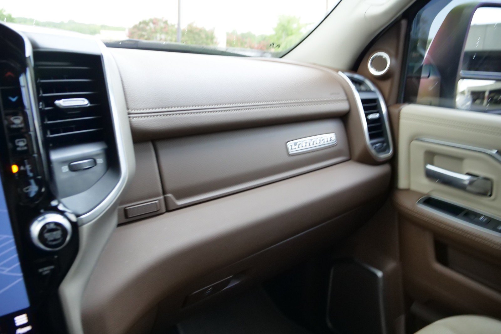 Used 2023 RAM 2500 Laramie AWD/4WD image 24