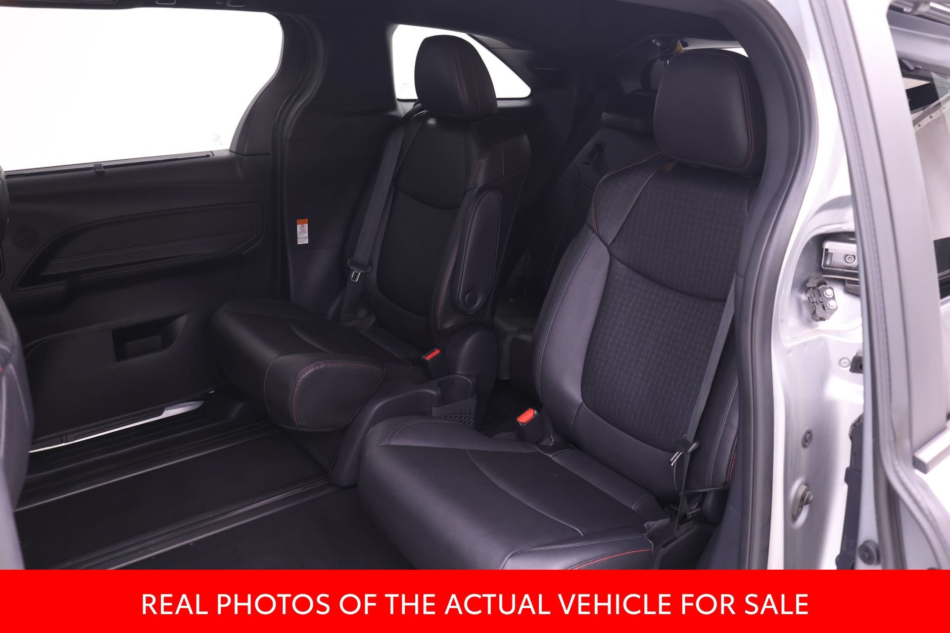 Certified 2025 Toyota Sienna XSE w/ XSE Plus Package FWD image 9
