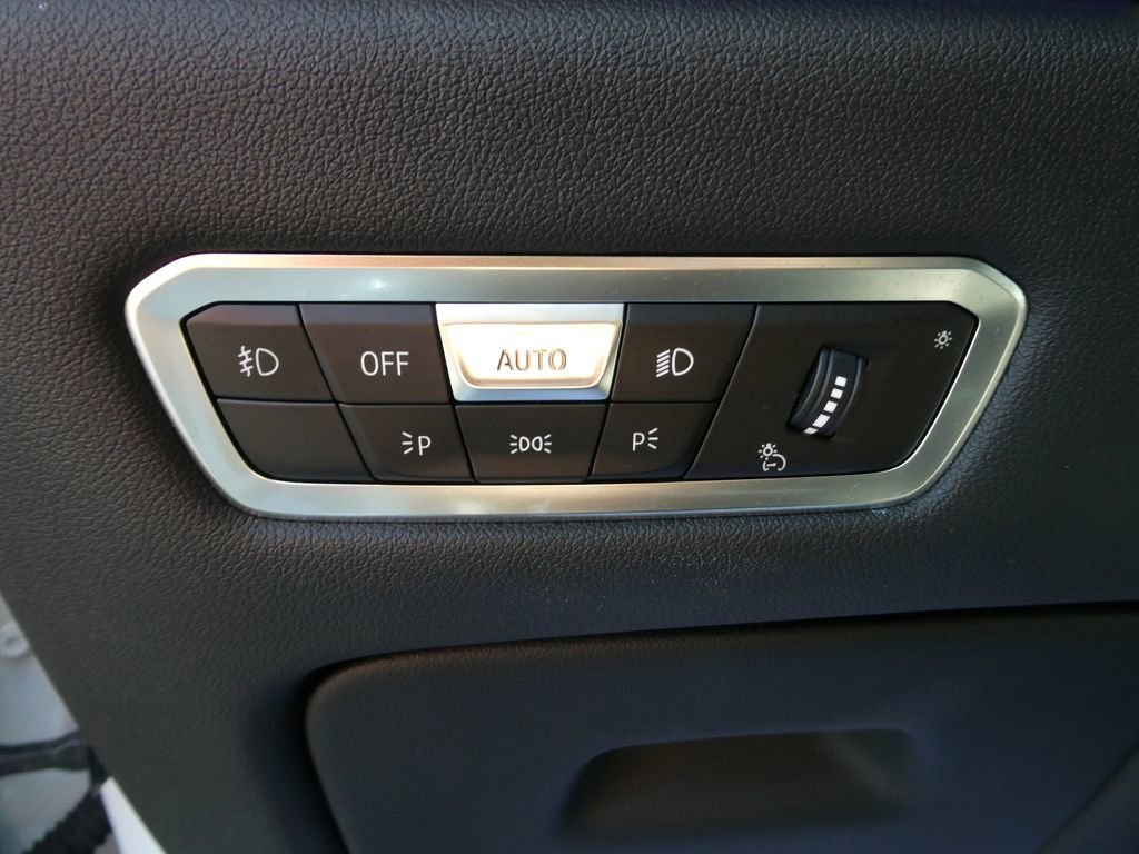 Used 2022 BMW X7 xDrive40i w/ Premium Package image 32