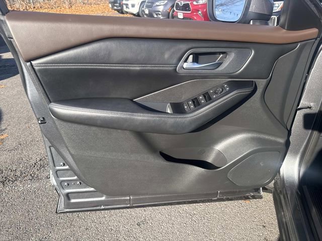 Used 2023 Nissan Rogue SV w/ SV Premium Package image 18