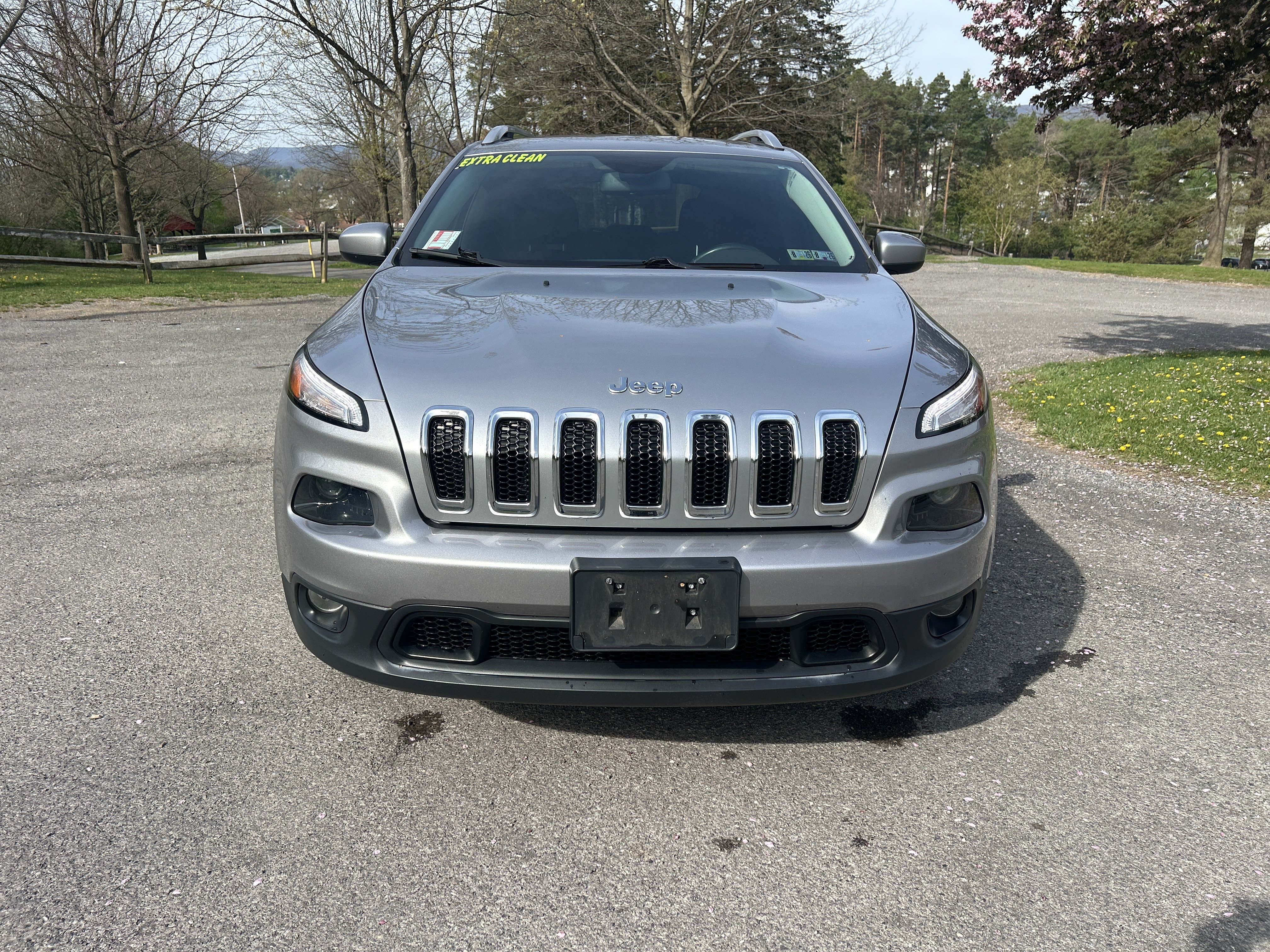 Used 2017 Jeep Cherokee Latitude AWD/4WD image 9