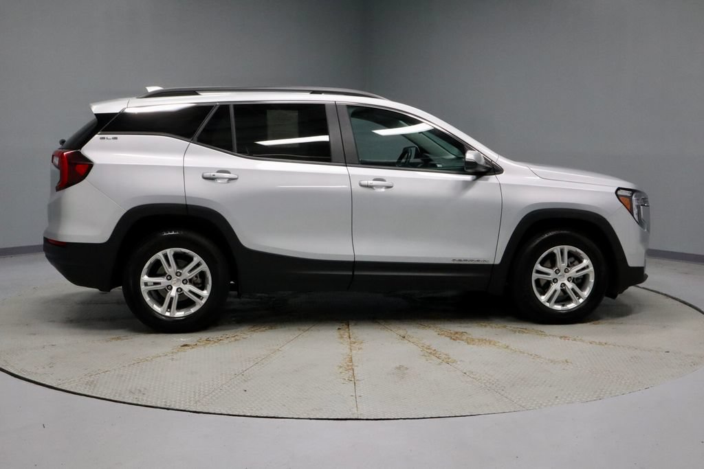 Used 2022 GMC Terrain SLE w/ Driver Convenience Package FWD image 13