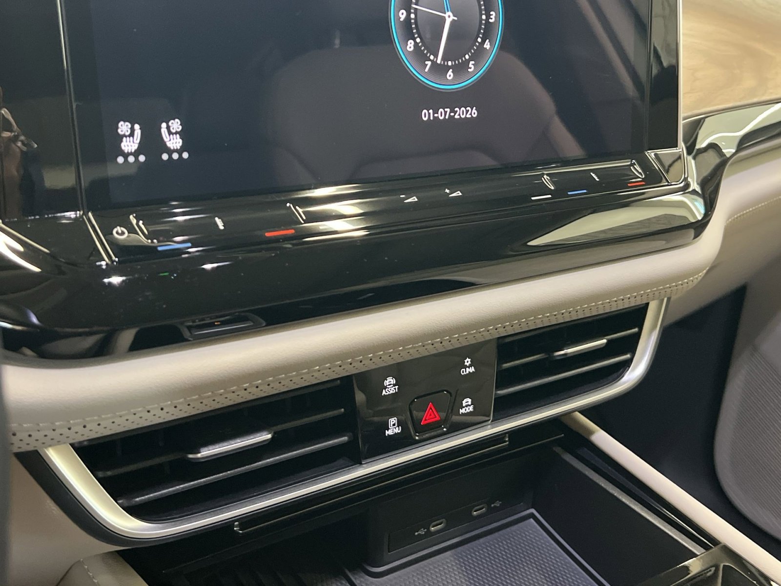 Used 2025 Volkswagen Atlas SE image 16