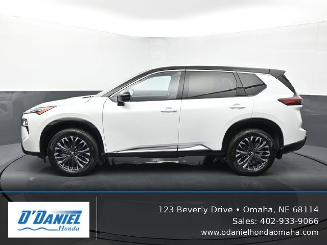 Used 2024 Nissan Rogue Platinum w/ Platinum Premium Package AWD/4WD image 2