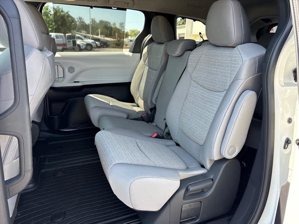 New 2026 Toyota Sienna LE FWD image 8