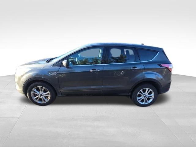 Used 2017 Ford Escape SE image 3