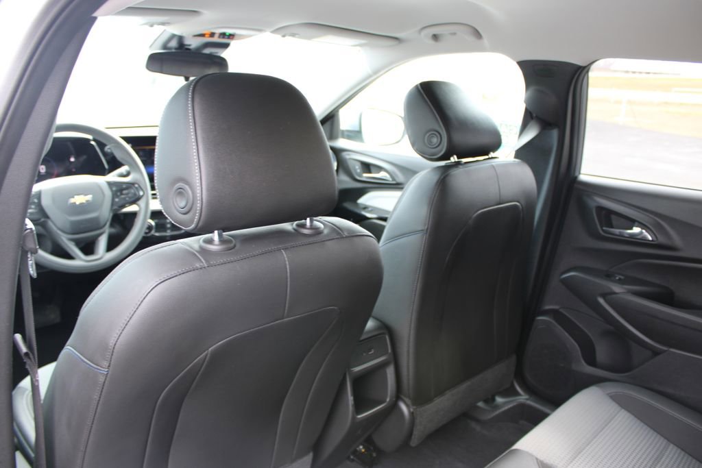 Used 2025 Chevrolet Trax LT image 23