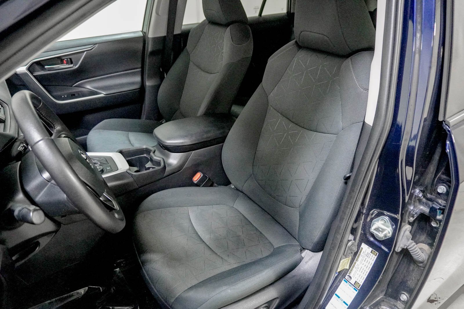 Used 2021 Toyota RAV4 XLE w/ XLE Grade Weather Package image 18