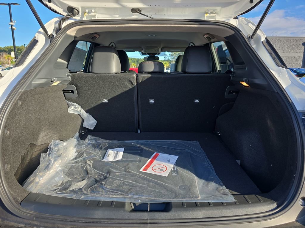 New 2026 Nissan Kicks SR w/ Cold Weather Package FWD image 16