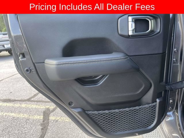 Used 2025 Jeep Wrangler Unlimited Sahara w/ Safety Group AWD/4WD image 17