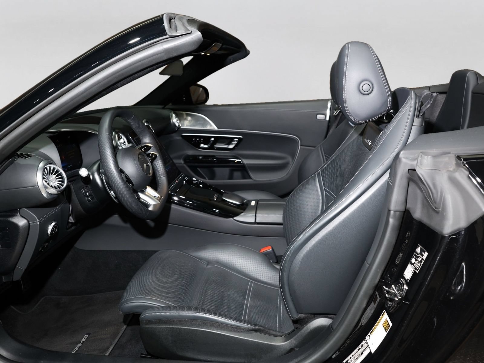 Used 2023 Mercedes-Benz SL 63 AMG 4MATIC image 32