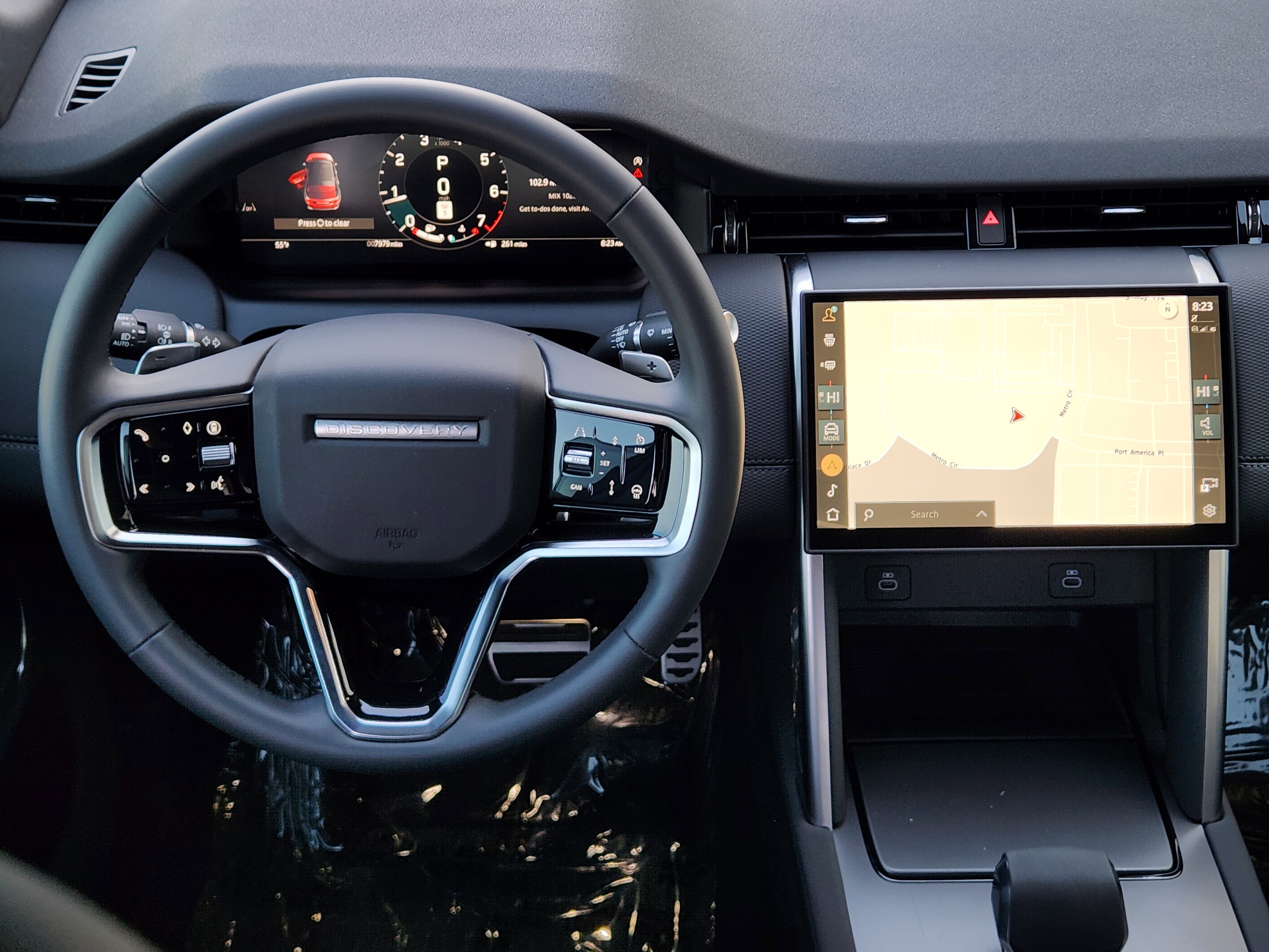 Used 2025 Land Rover Discovery Sport Dynamic SE image 29