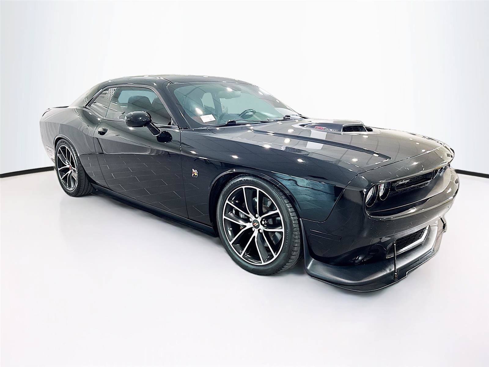Used 2016 Dodge Challenger R/T Scat Pack RWD image 31