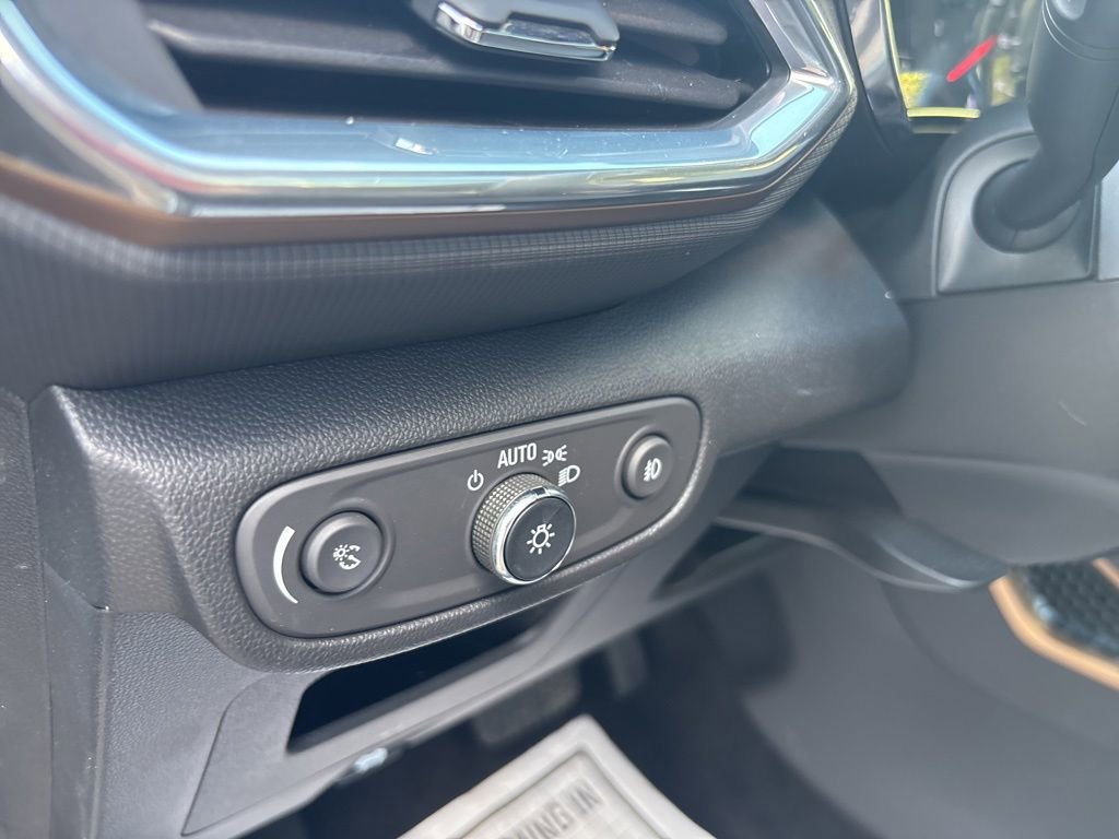 Used 2023 Chevrolet TrailBlazer ACTIV w/ Sun and Liftgate Package FWD image 24