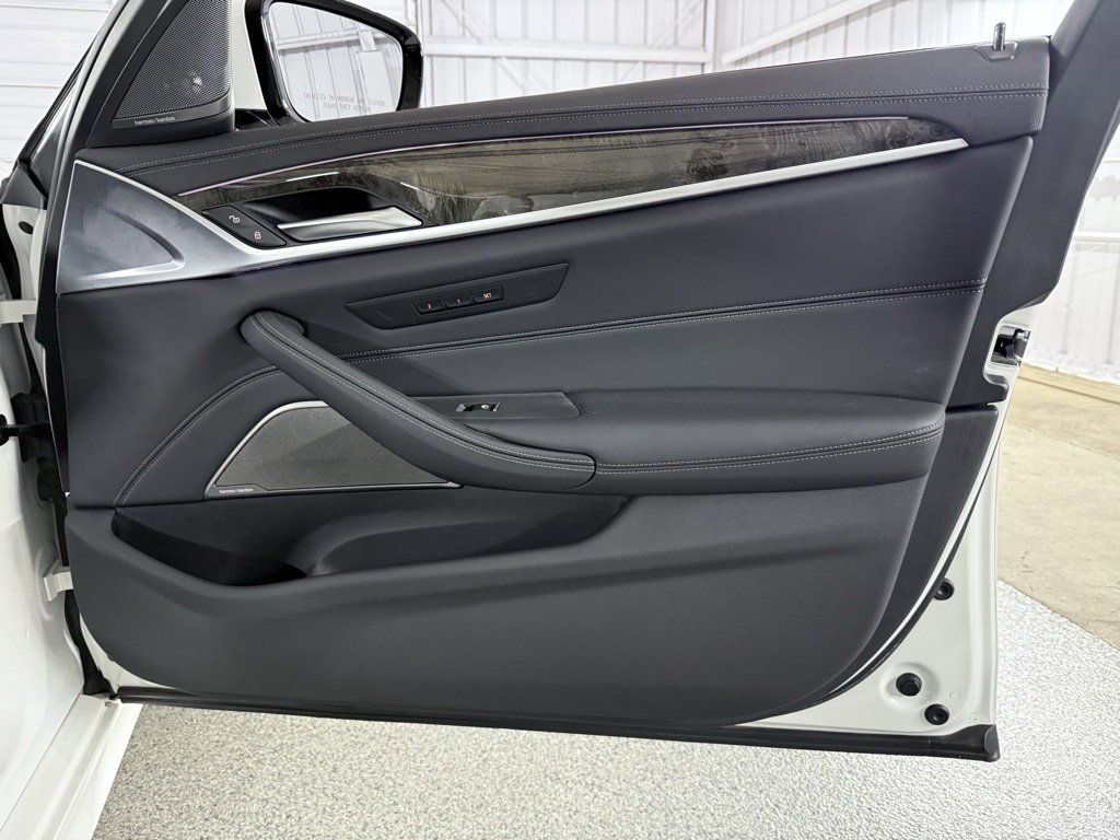 Used 2021 BMW M550i xDrive w/ Premium Package image 31