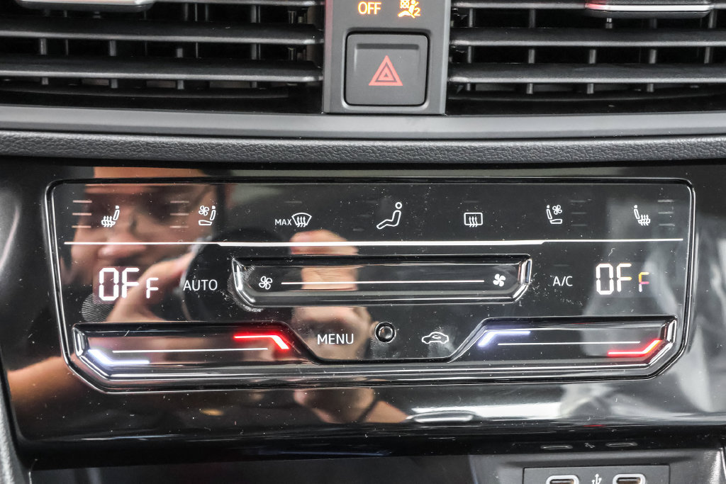 New 2027 Volkswagen Jetta SEL FWD image 32
