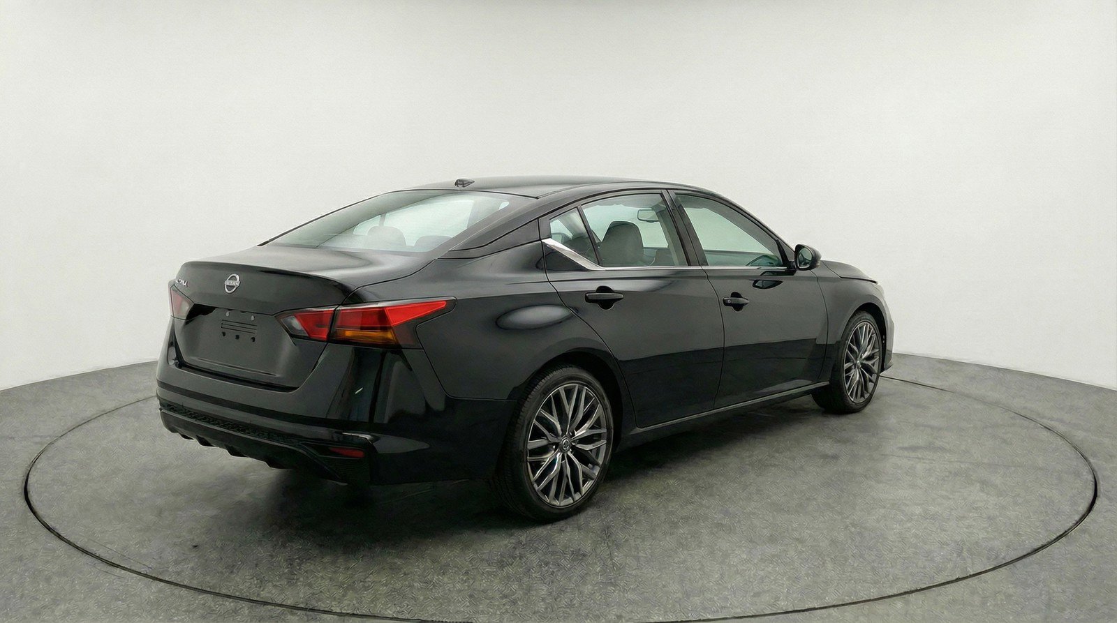 Used 2025 Nissan Altima 2.5 SV image 9