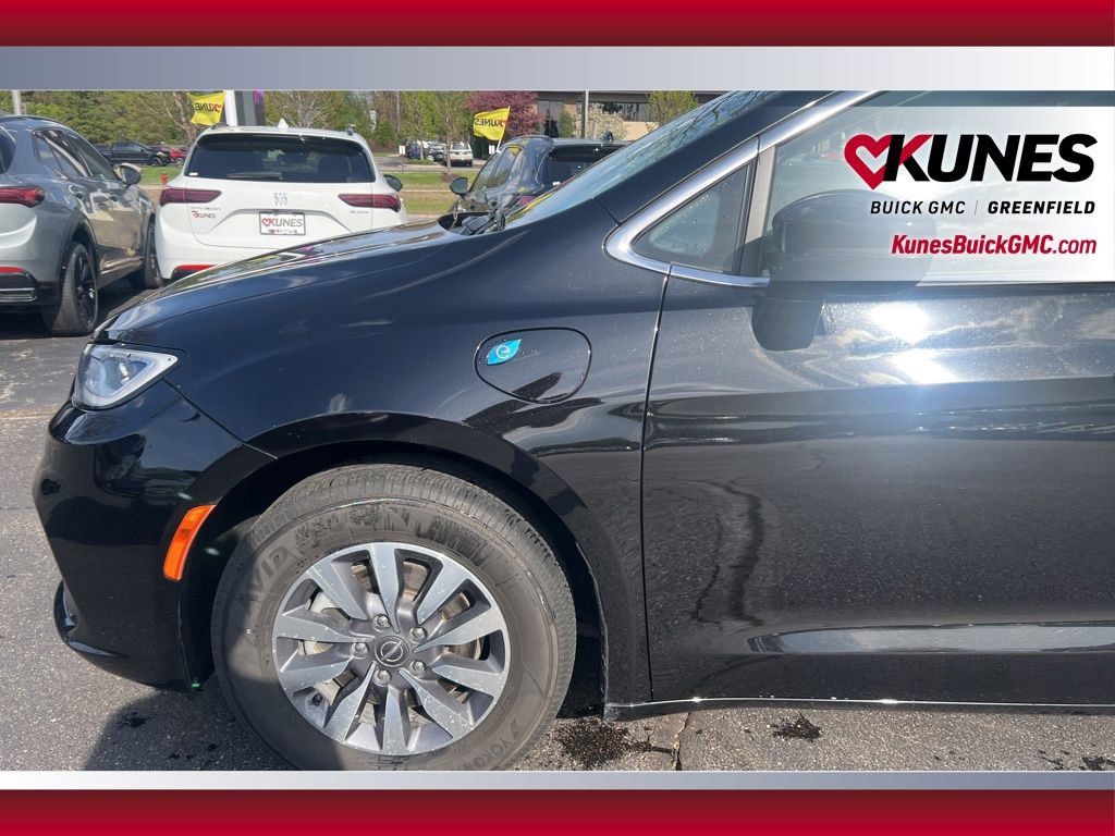 Used 2024 Chrysler Pacifica Limited FWD image 15