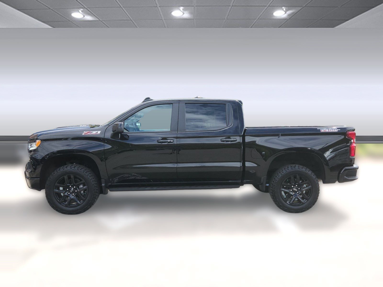 Used 2025 Chevrolet Silverado 1500 LT Trail Boss w/ Convenience Package II AWD/4WD image 2
