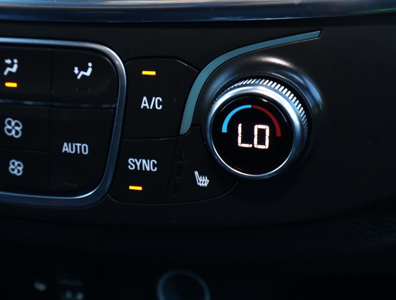 Used 2023 Chevrolet Traverse RS image 30