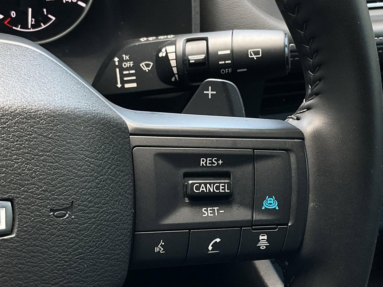 Used 2025 Nissan Rogue SV image 24