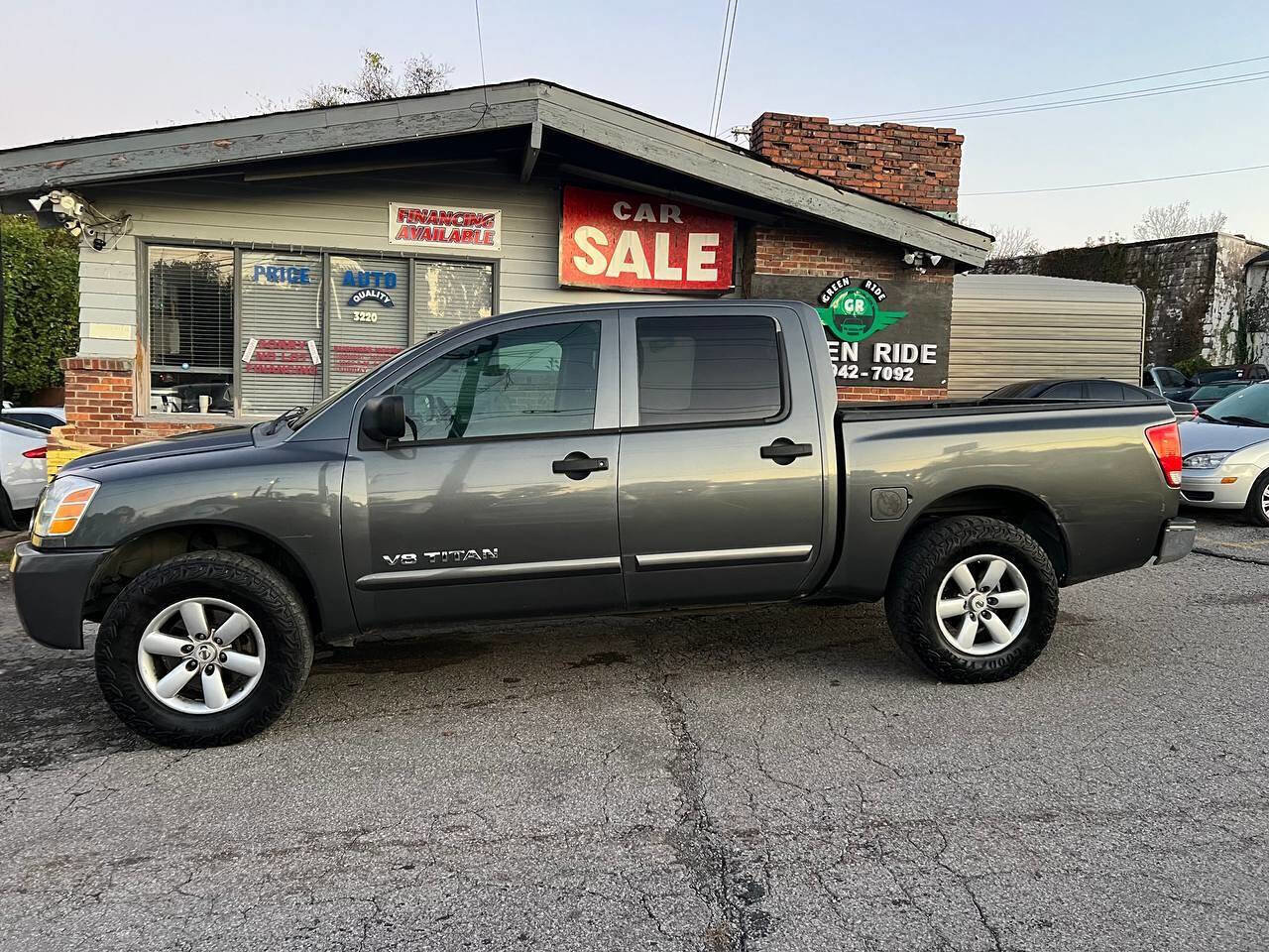 Used 2008 Nissan Titan SE image 2