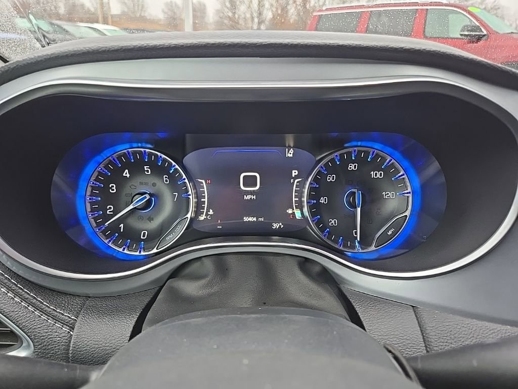 Used 2025 Chrysler Pacifica Limited image 45