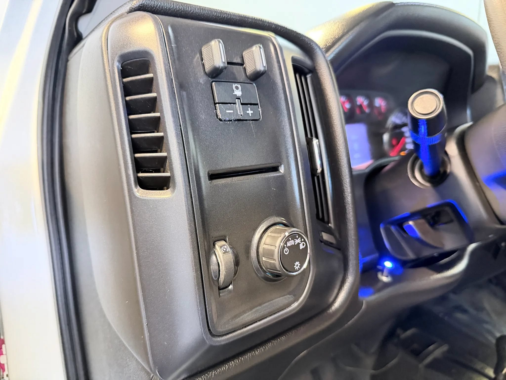 Used 2015 Chevrolet Silverado 2500 W/T w/ Snow Plow Prep Package AWD/4WD image 11