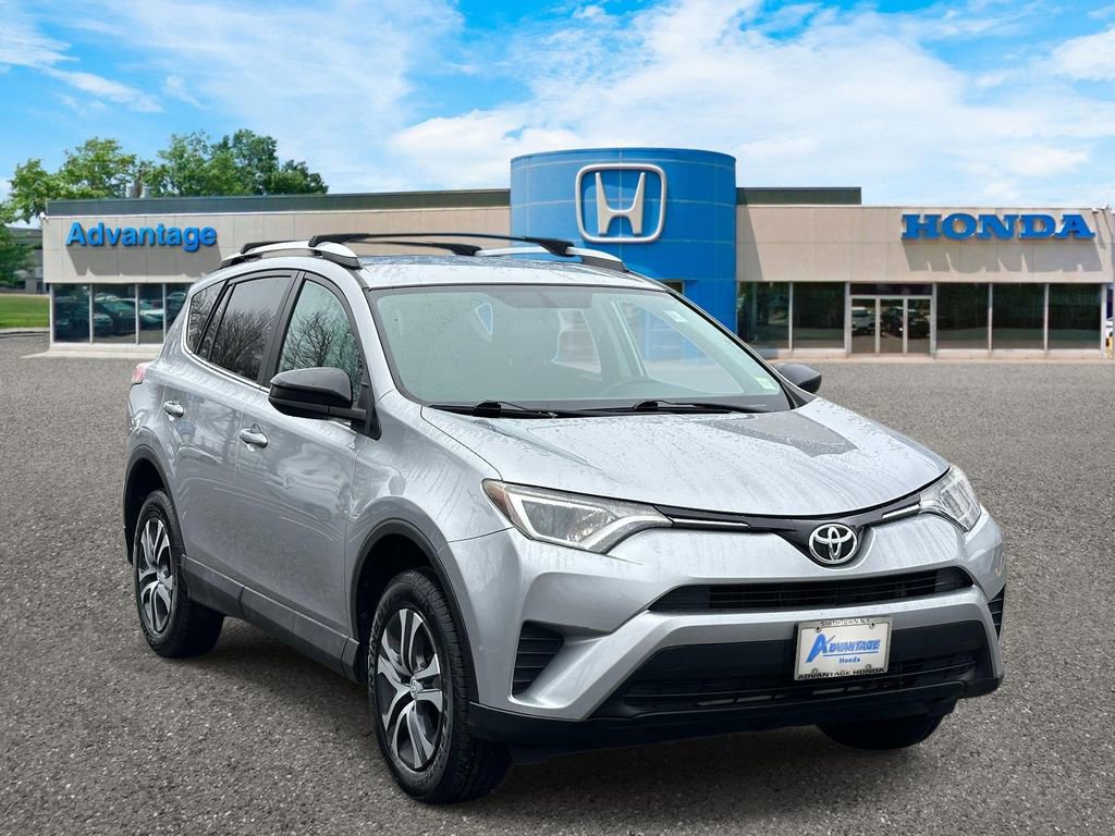 Used 2016 Toyota RAV4 LE image 1